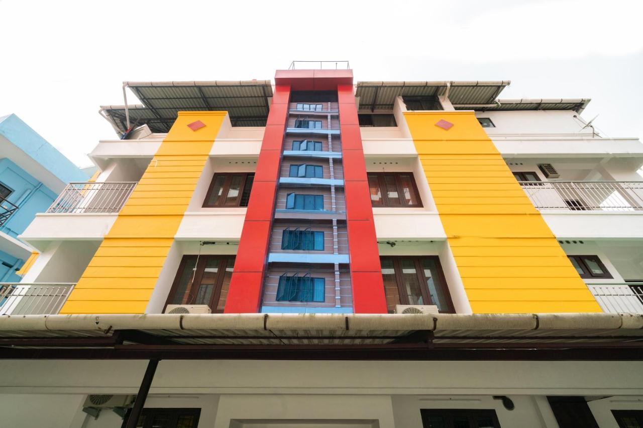 Oyo Home 49697 Aj Apartments Kochi Zewnętrze zdjęcie